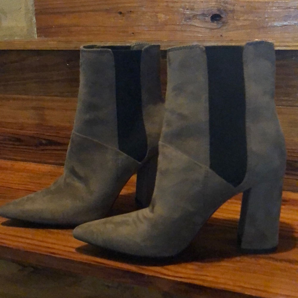Guess pointed toe boots